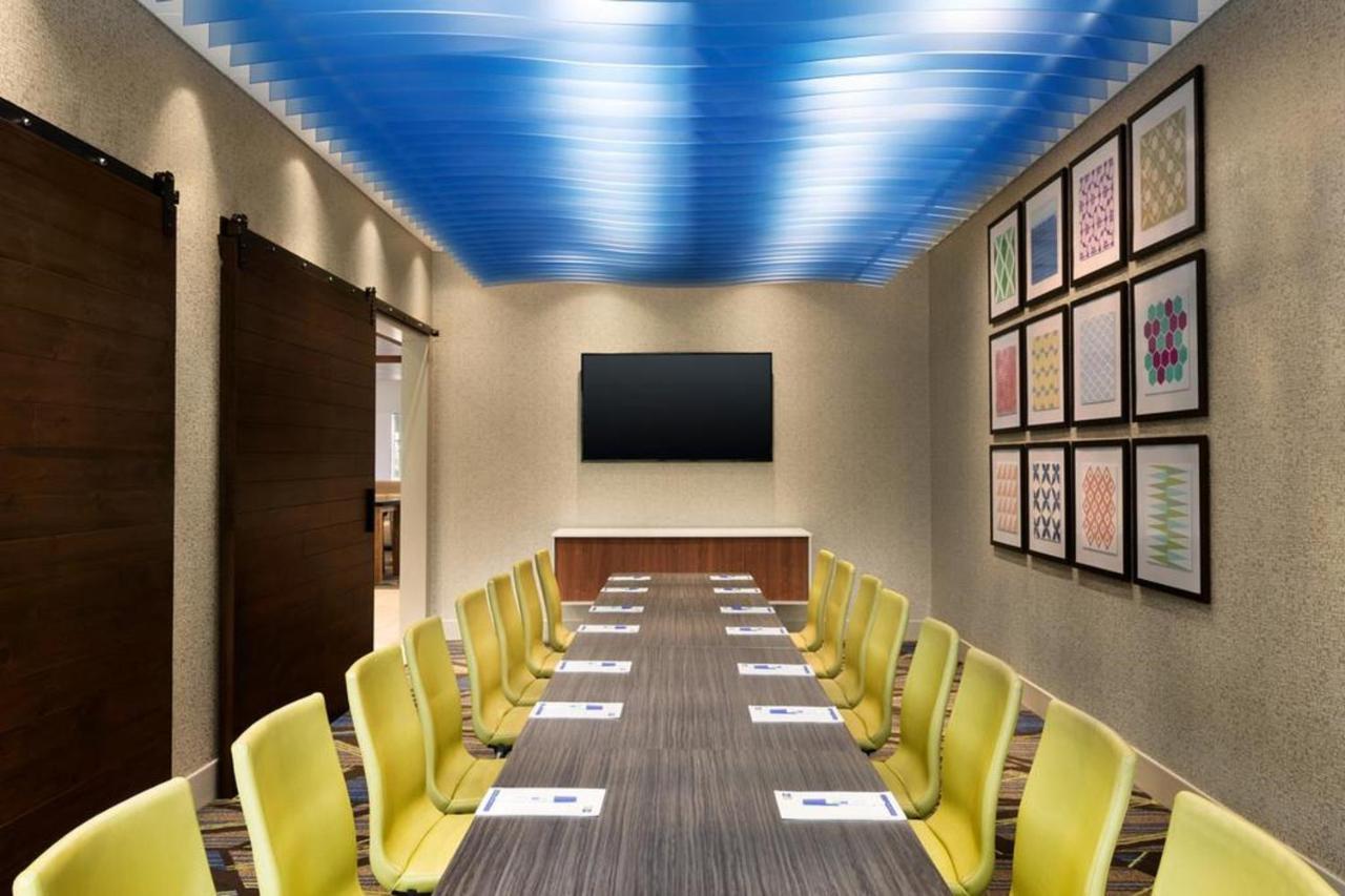 Holiday Inn Express & Suites - Lindale By Ihg Luaran gambar