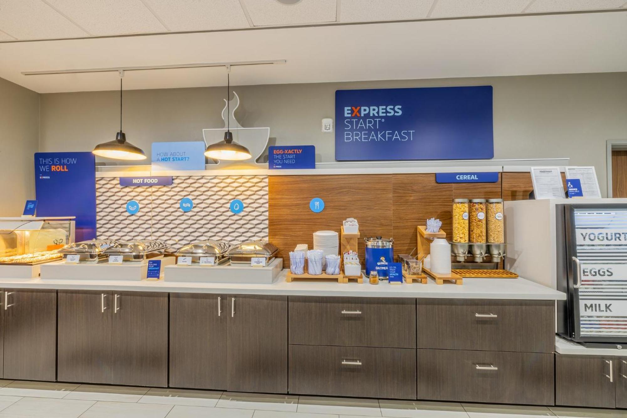 Holiday Inn Express & Suites - Lindale By Ihg Luaran gambar