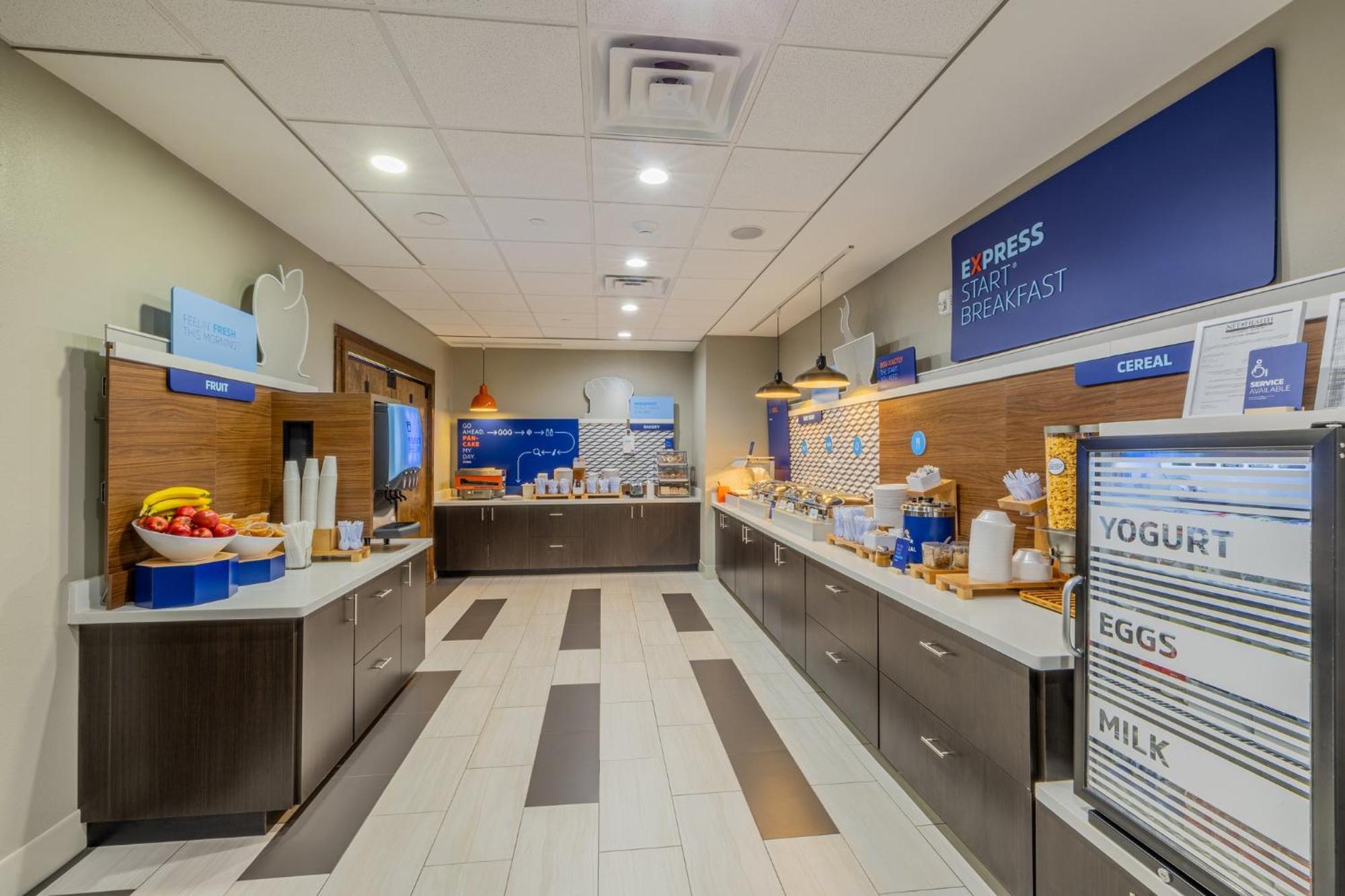 Holiday Inn Express & Suites - Lindale By Ihg Luaran gambar