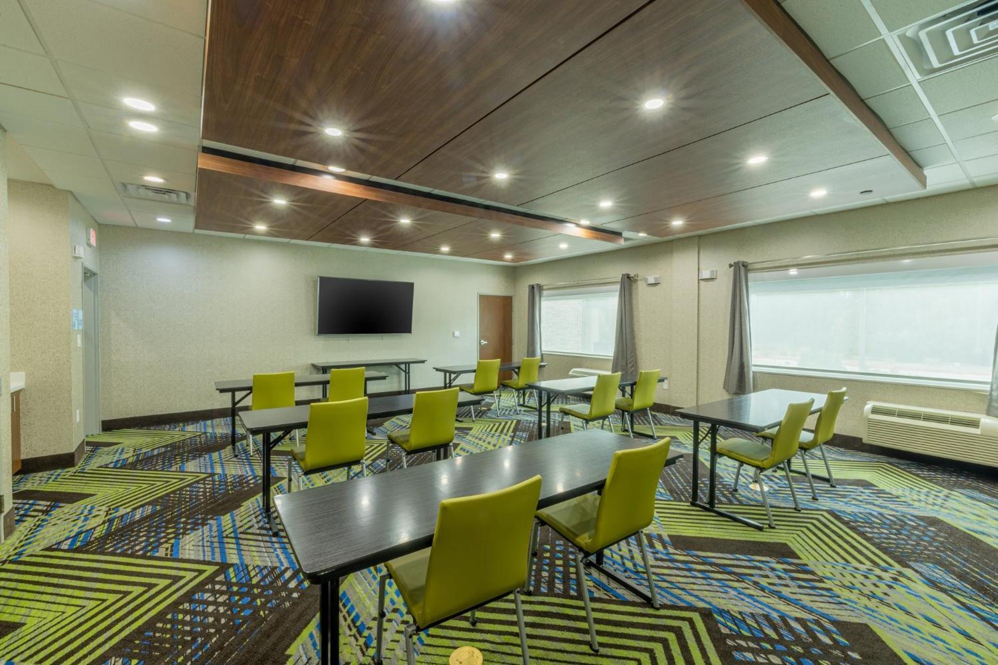 Holiday Inn Express & Suites - Lindale By Ihg Luaran gambar