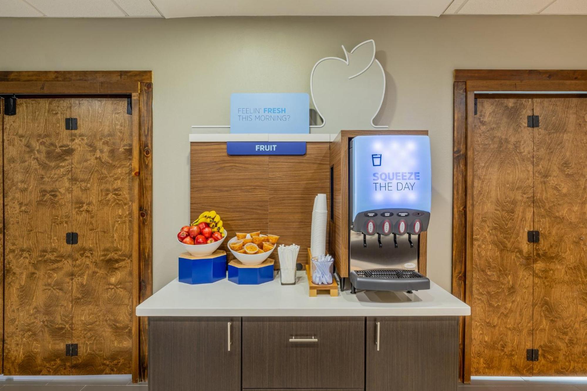 Holiday Inn Express & Suites - Lindale By Ihg Luaran gambar
