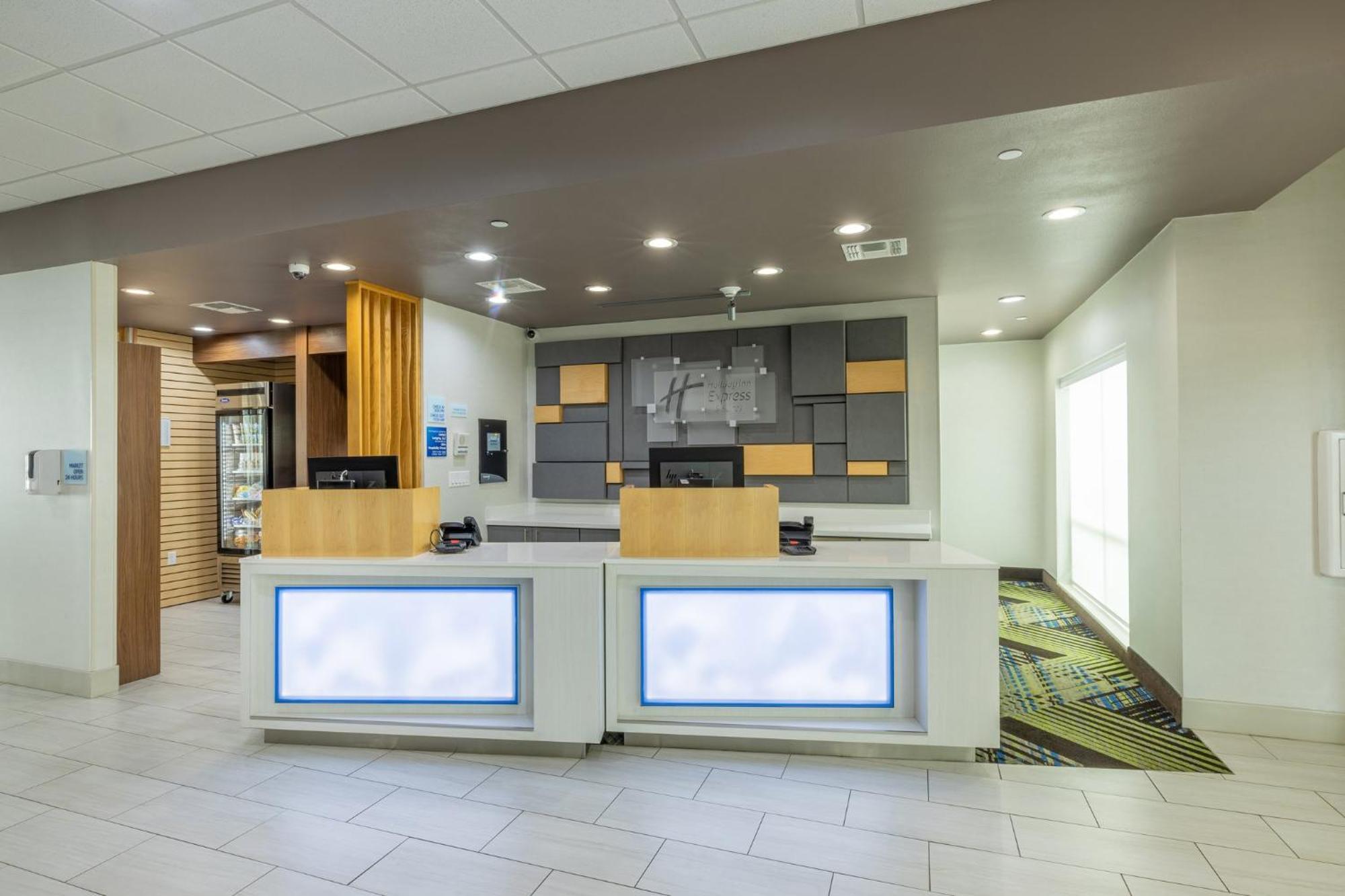 Holiday Inn Express & Suites - Lindale By Ihg Luaran gambar