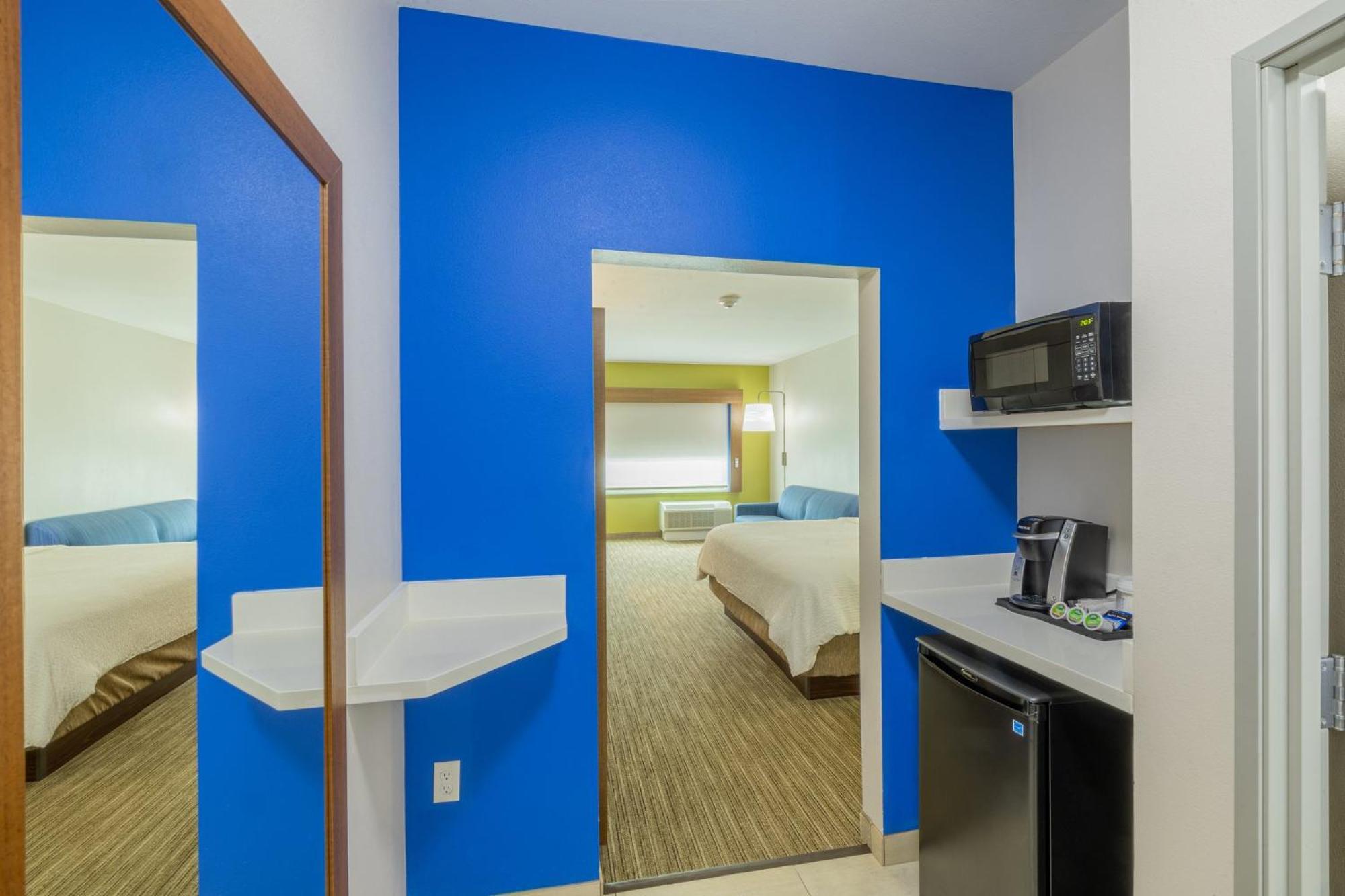 Holiday Inn Express & Suites - Lindale By Ihg Luaran gambar