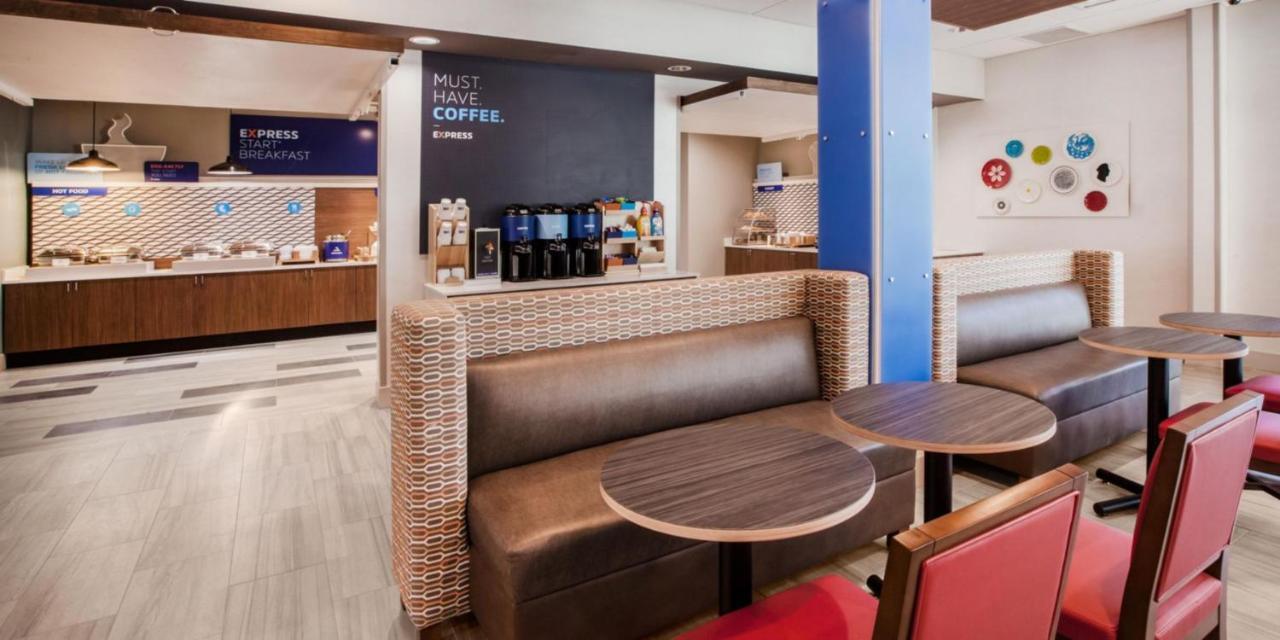 Holiday Inn Express & Suites - Lindale By Ihg Luaran gambar